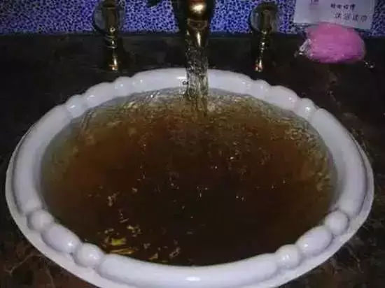 看看您家用的水管，是不銹鋼水管太貴，還是家人的健康不值得投資？